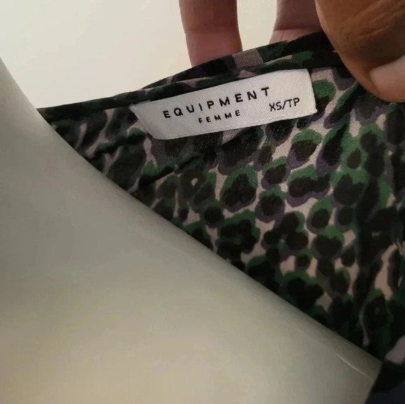 Equipment Animal Print Popover Silk Blouse(XS) - Picture 5 of 6